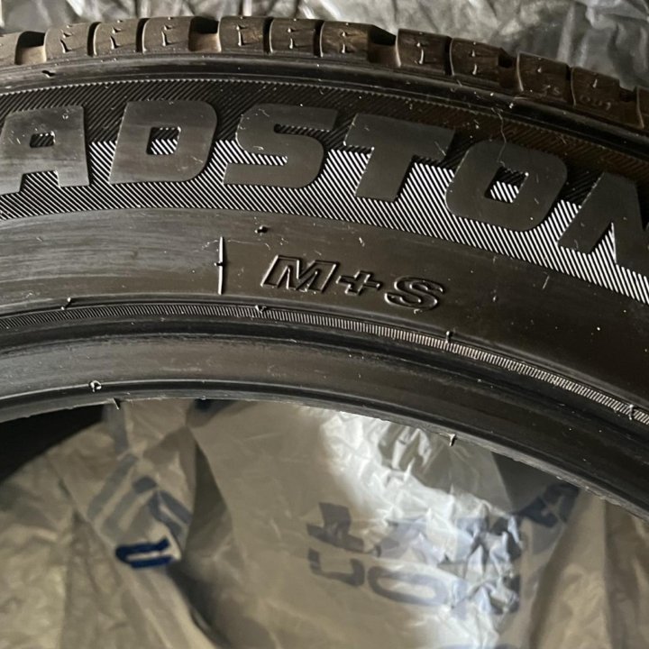 Roadstone N'Fera RU5 255/45 R20