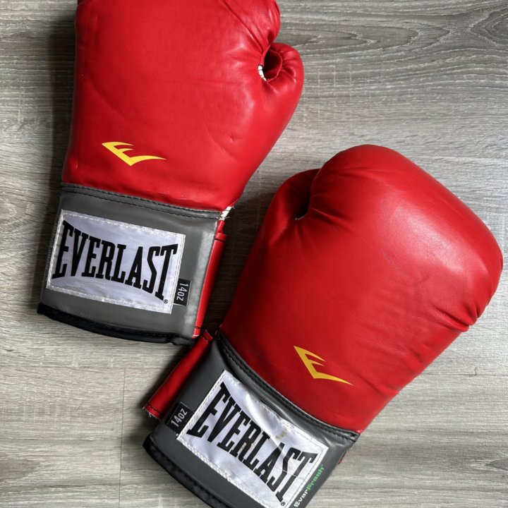 Боксерские перчатки 14 oz everlast