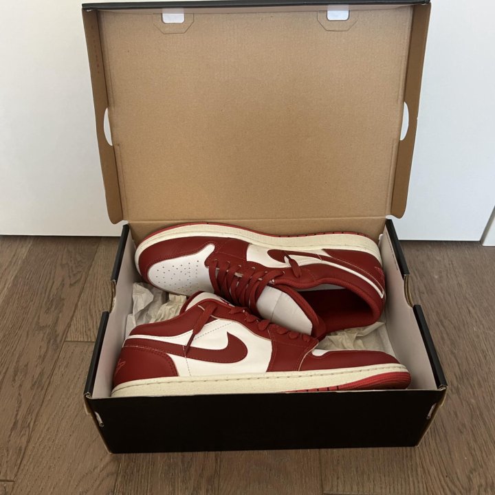 Air Jordan 1 low dune red 44 размер