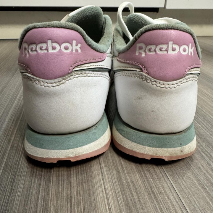 Кроссовки Reebok женские