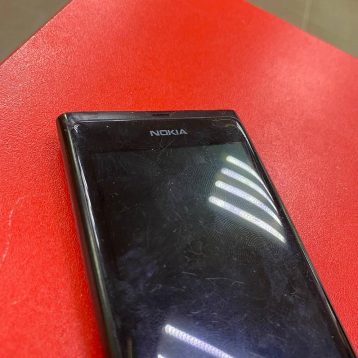 Мобильный телефон Nokia Lumia 800