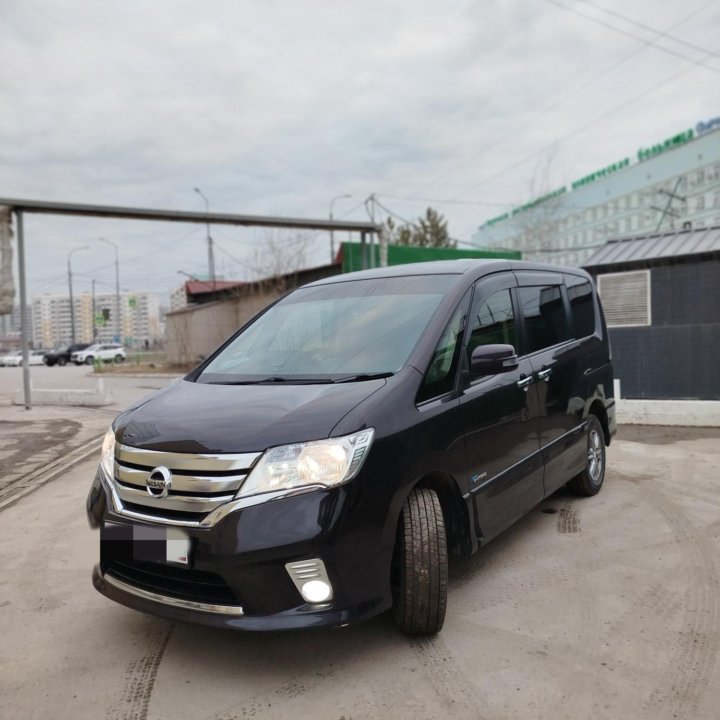 Nissan Serena, 2012