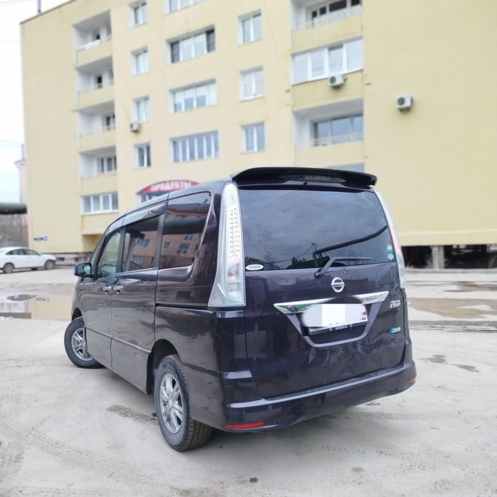 Nissan Serena, 2012