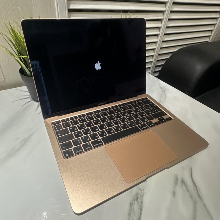 Apple MacBook Air 13 2020 M1 8/256Gb Gold