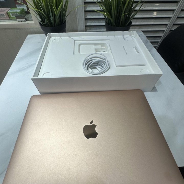 Apple MacBook Air 13 2020 M1 8/256Gb Gold