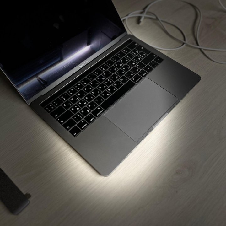 MacBook Pro 13-inch, 2019, Two Thunderbolt 3 ports