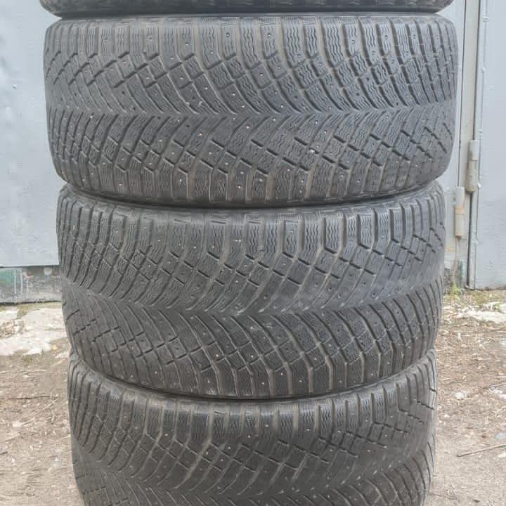 Michelin X-Ice North 4 275/40/21 и 305/35/21