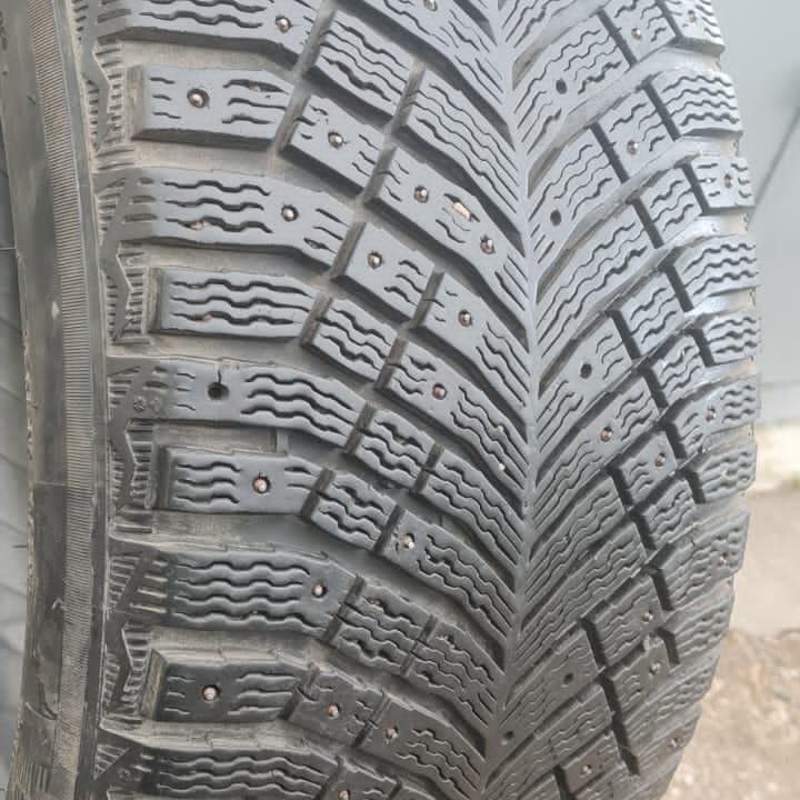 Michelin X-Ice North 4 275/40/21 и 305/35/21