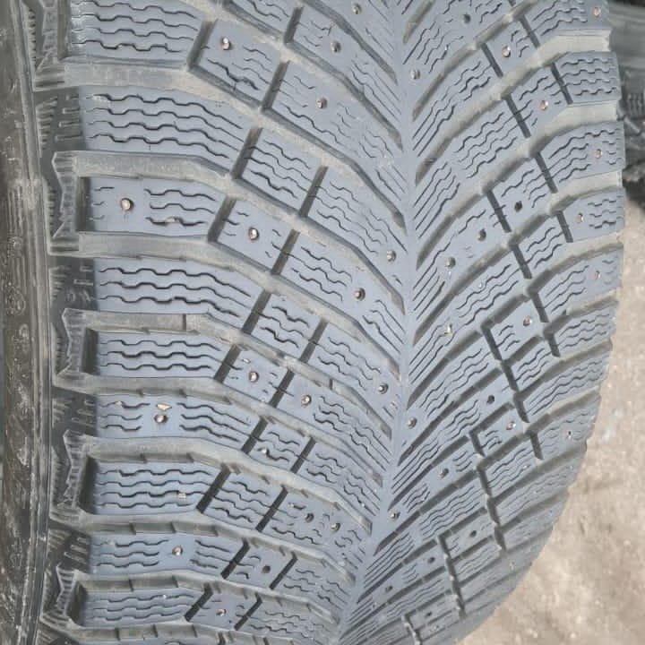 Michelin X-Ice North 4 275/40/21 и 305/35/21