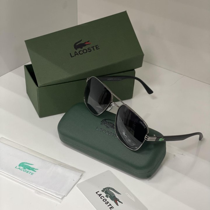 Солнцезащитные очки Lacoste