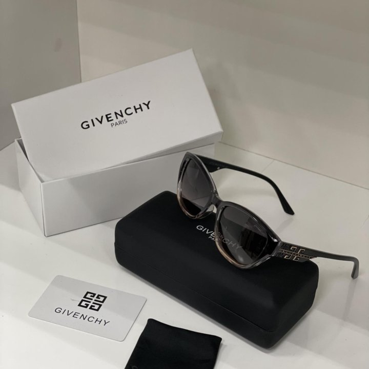 Солнцезащитные очки Givenchy