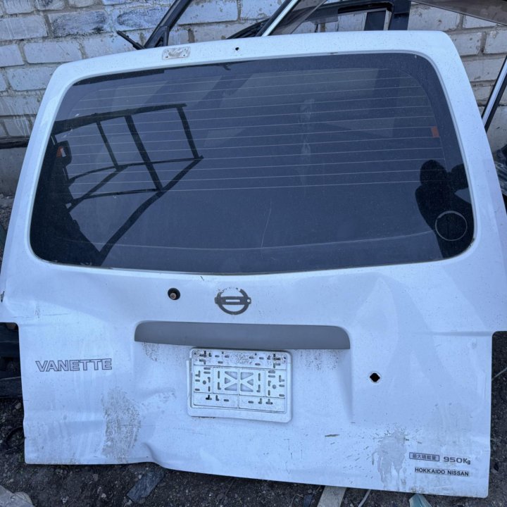 Продам дверь в разбор Nissan Vanette