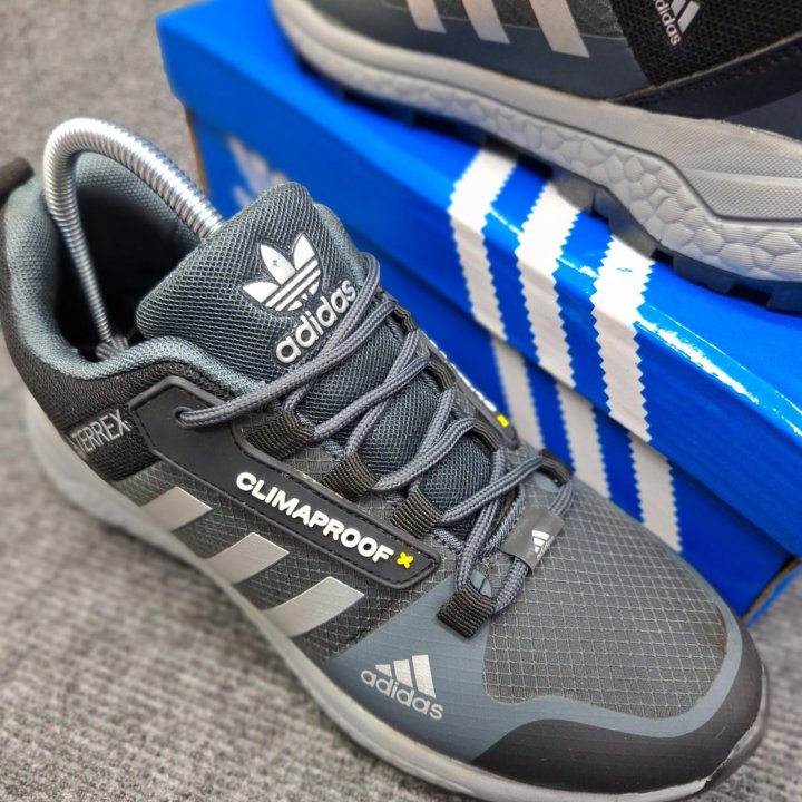 Кроссовки adidas