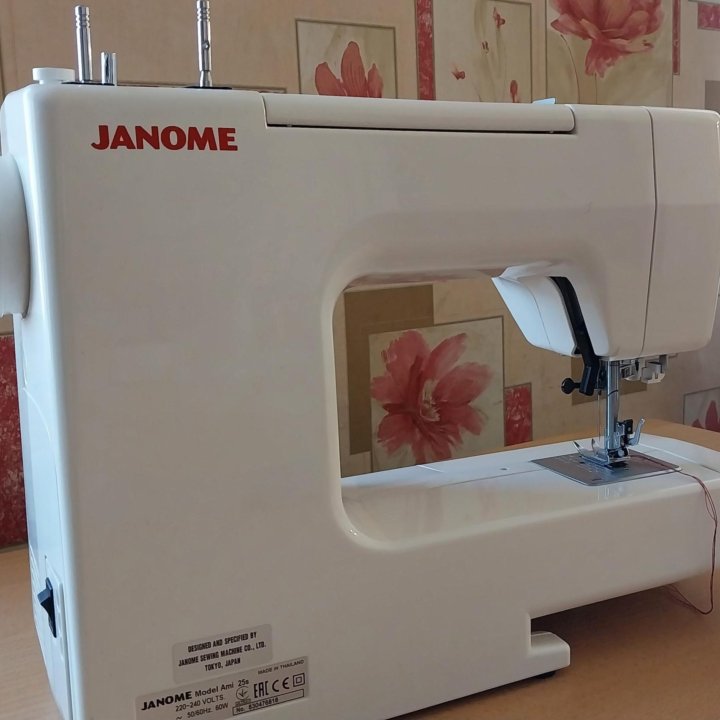 Швейная машина Janome Ami 25s с набором тканей