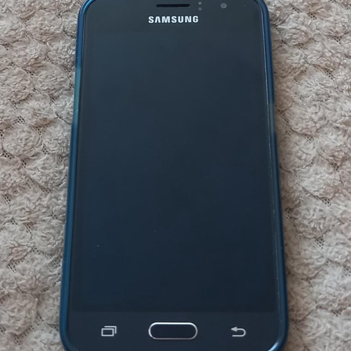 Смартфон Samsung Galaxy J1 (2016) SM-J120F