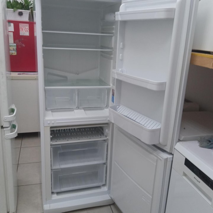 Холодильник Indesit 167см