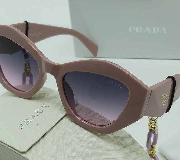 Prada очки солнцезащитные