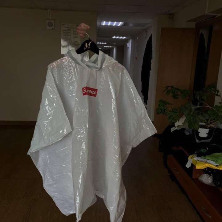 Supreme SS20 Poncho Box Logo