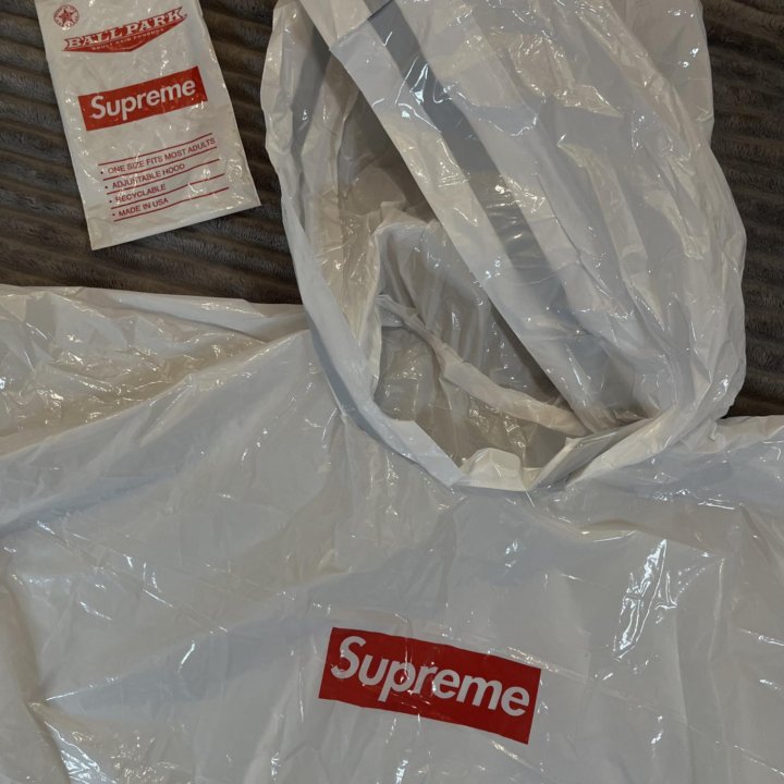 Supreme SS20 Poncho Box Logo