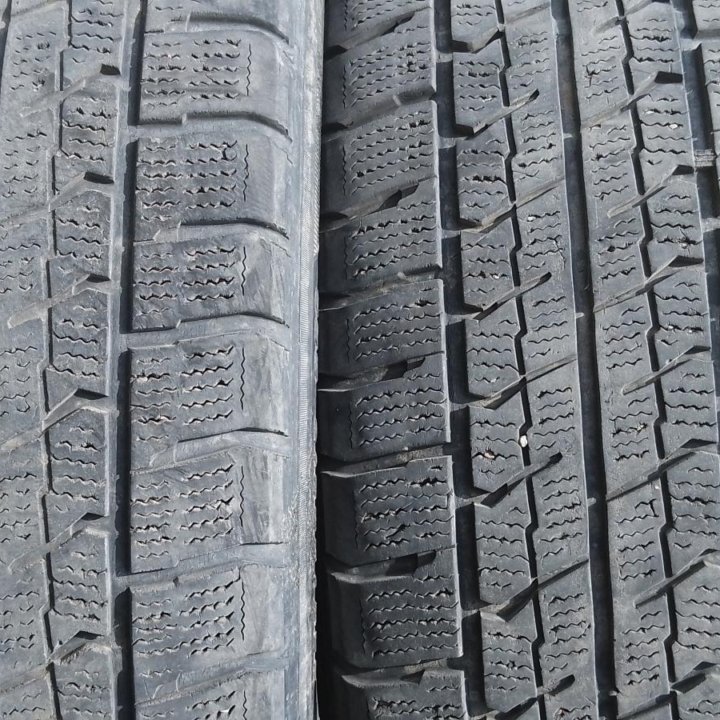 Шины Goodyear 225/55R17, пара