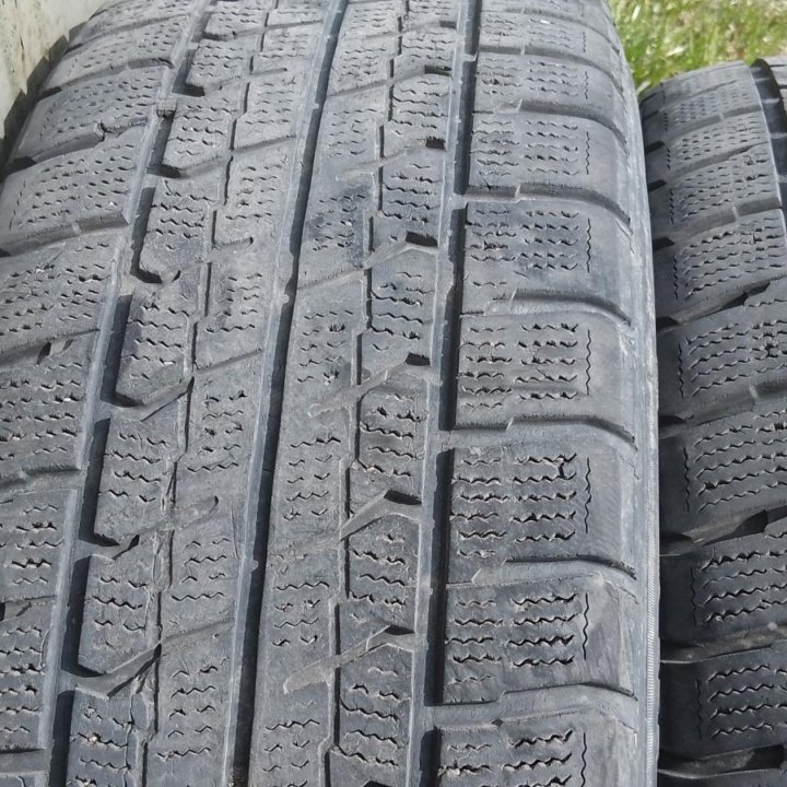 Шины Goodyear 225/55R17, пара