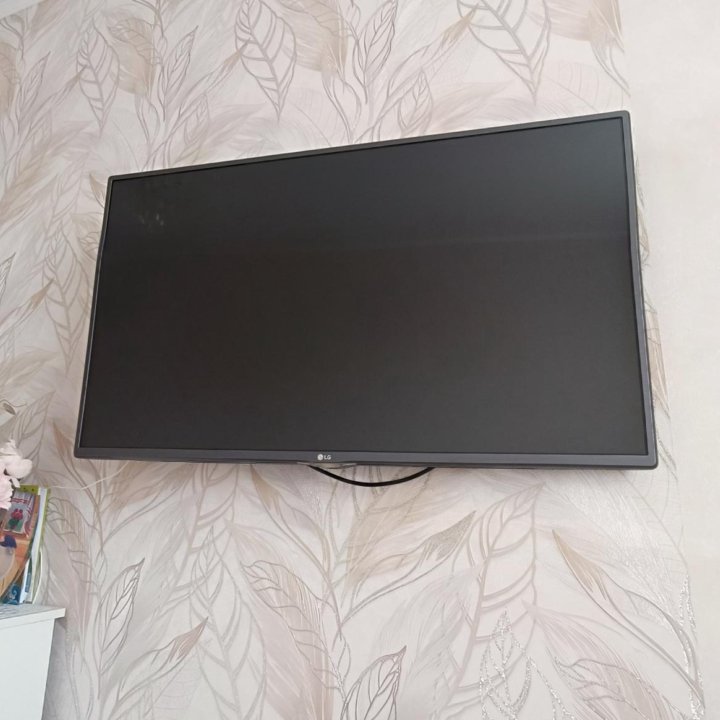 Черный телевизор LG 42LF560V