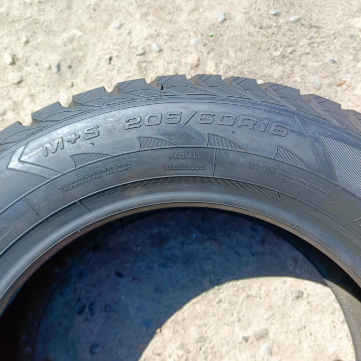 205/60 R16 Goodyear UltraGrip Extreme