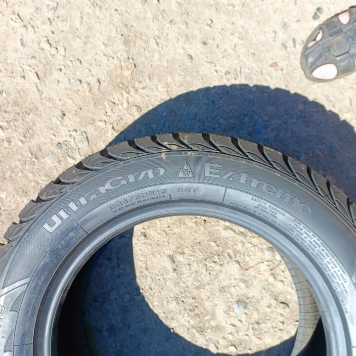 205/60 R16 Goodyear UltraGrip Extreme