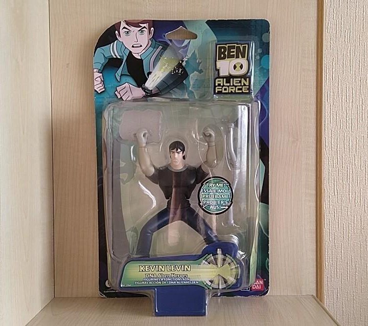 Фигурка Kevin Levin Ben 10 Bandai