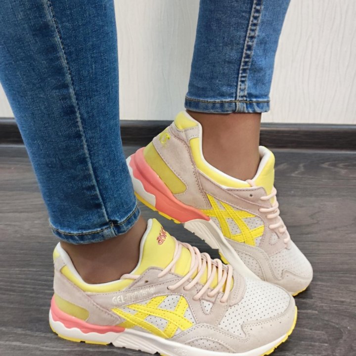 Кроссовки asics