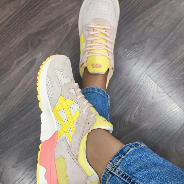 Кроссовки asics