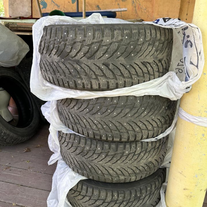 Зимняя резина шипованная Nokian Tyres 235/45/R18