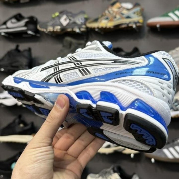 Кроссовки Asics