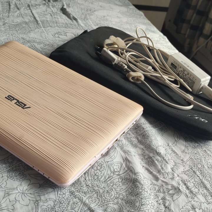 Нетбук Asus Eee PC