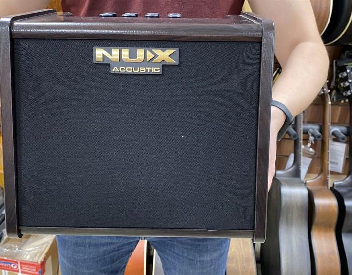 Nux Cherub AC-25 комбоусилитель для электроакустич