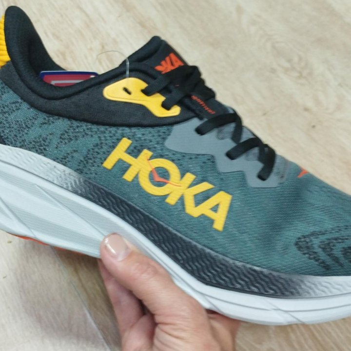 Кроссовки Hoka