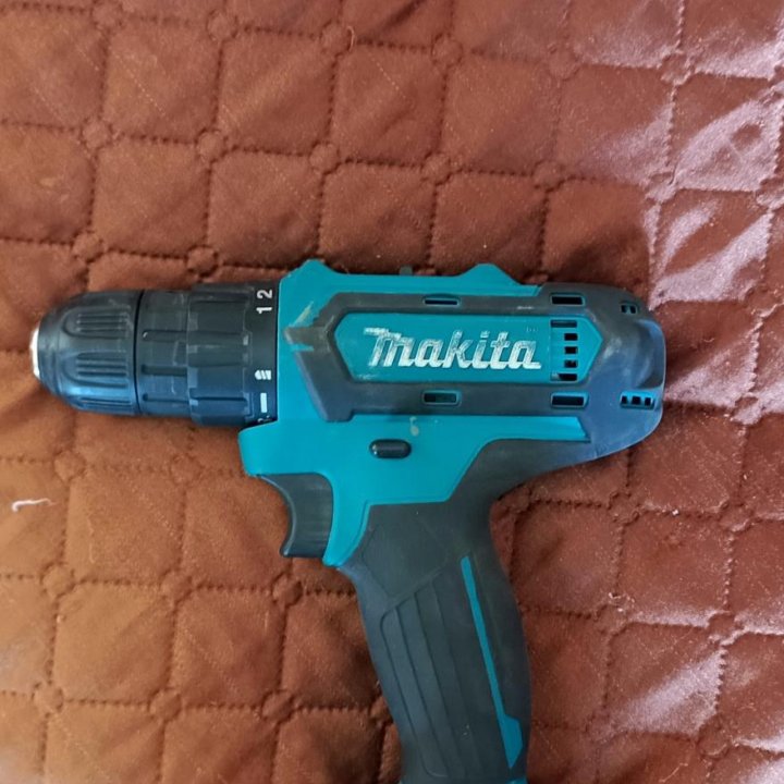 Шуруповерт Makita