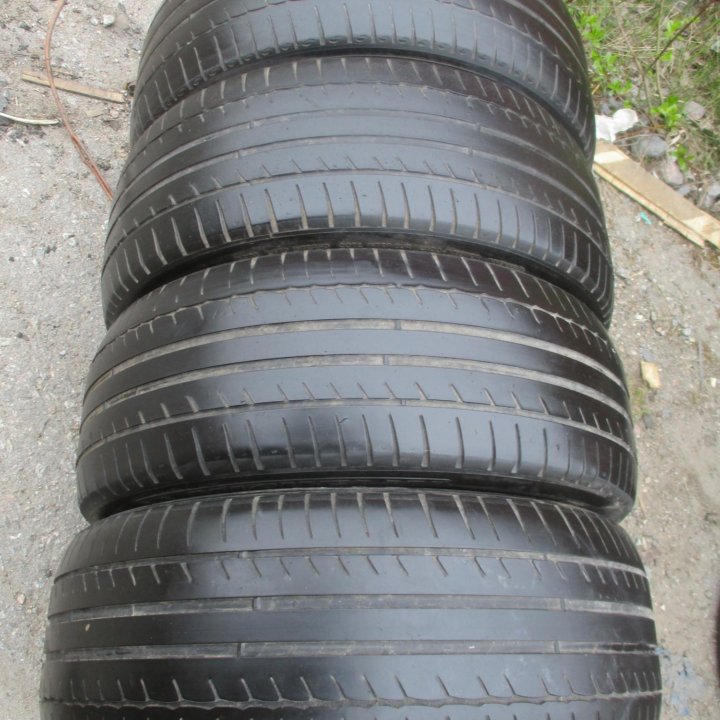 4шт 215 \ 55 R16 Michelin