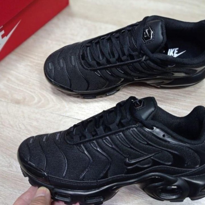 Кроссовки Nike Air Max Tn Plus