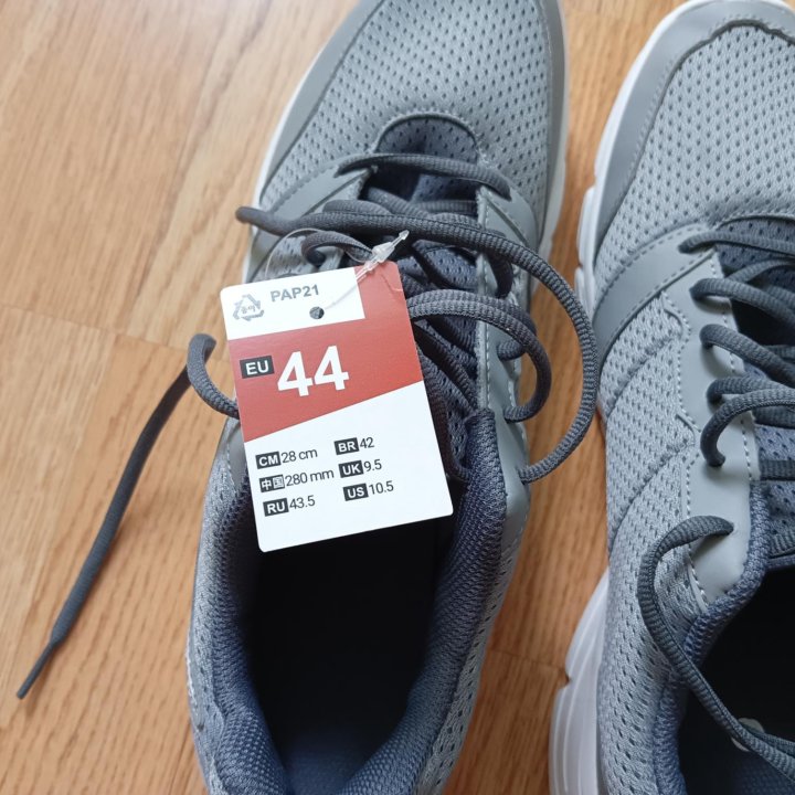 Кроссовки Decathlon 44. Новые