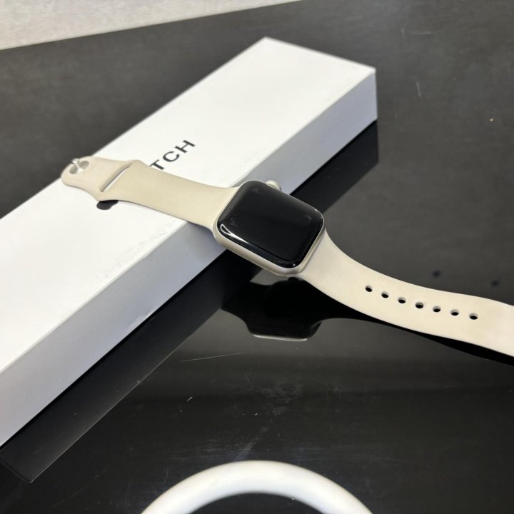 Часы Apple Watch SE 2023 44mm