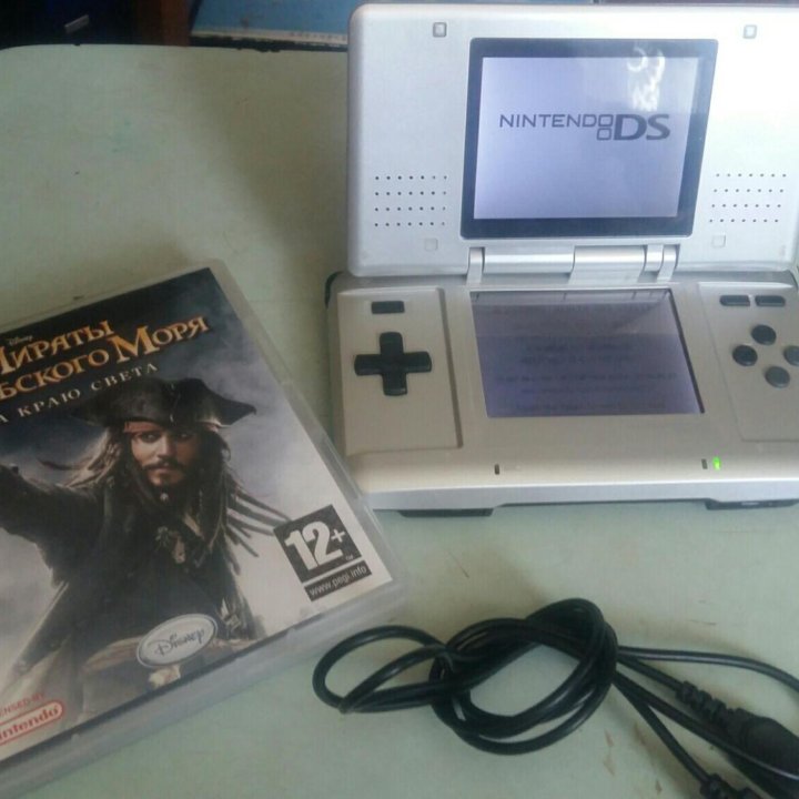 Игровая приставка Nintendo DS +карик с игрой