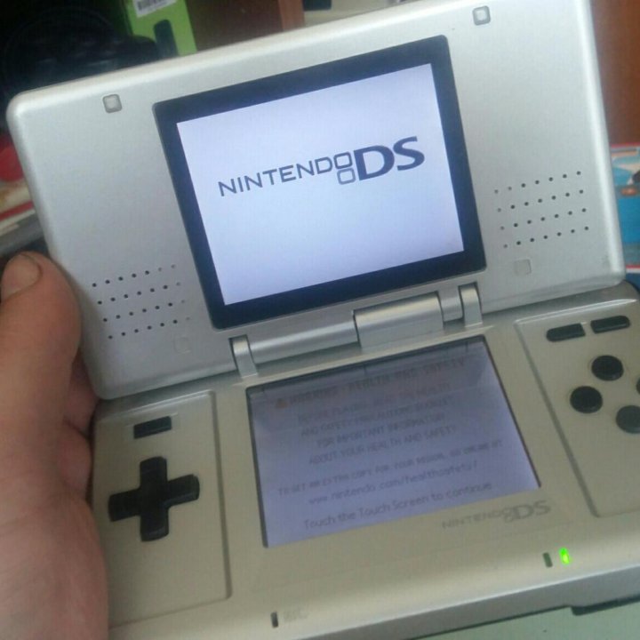 Игровая приставка Nintendo DS +карик с игрой