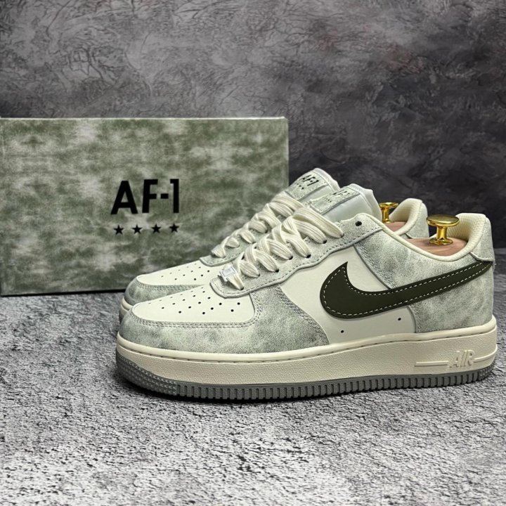 Nike Air Force 1