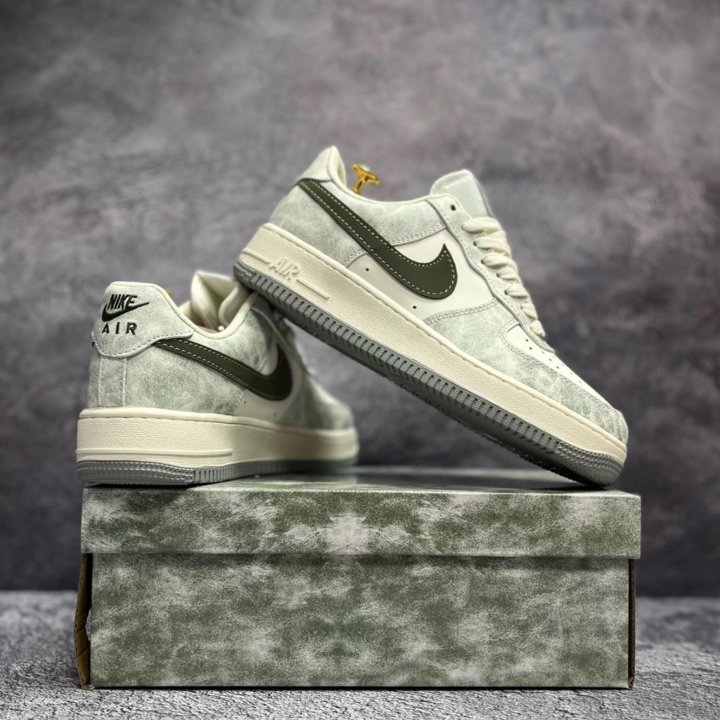 Nike Air Force 1