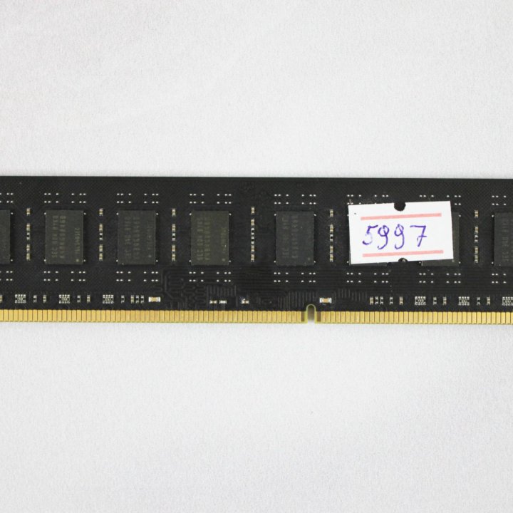 Оперативная память DDR3 8 GB 1600 MHz DERLAR