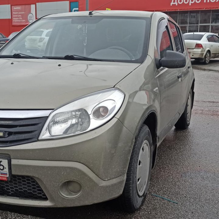 Renault Sandero, 2013