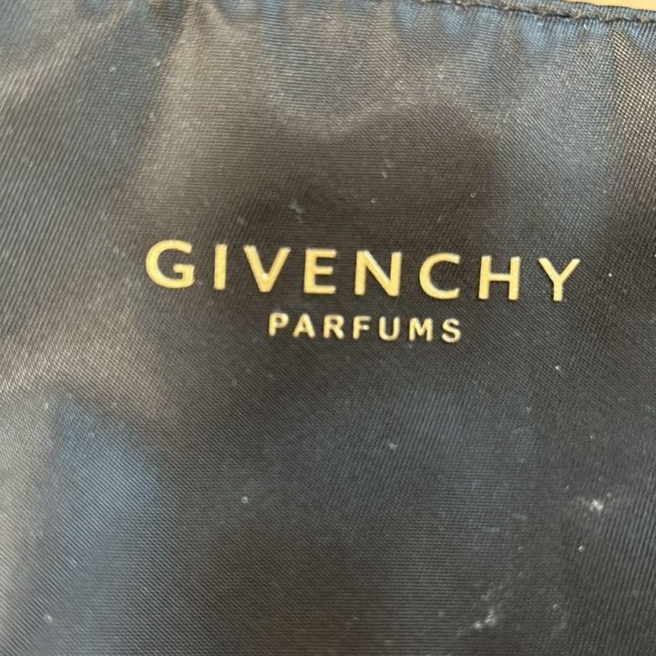 Сумка GIVENCHY.