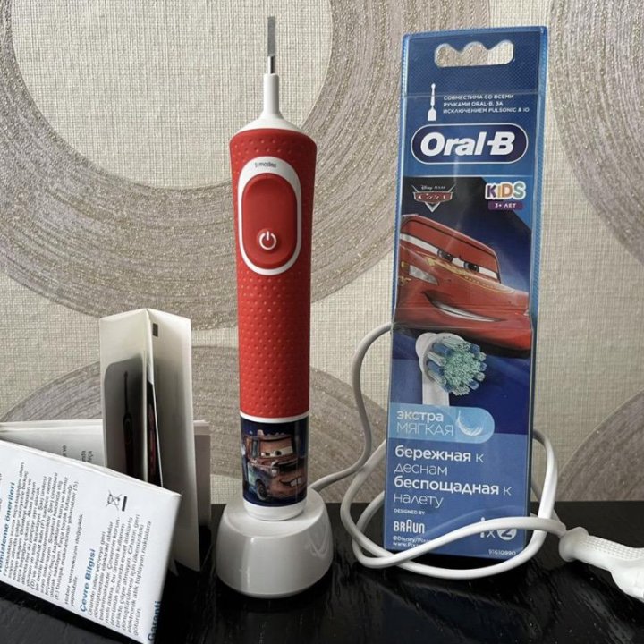 Электрическая зубная щетка Oral-B