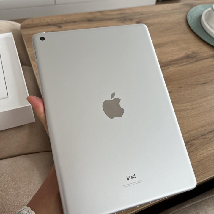 Планшет Apple iPad 10.2 2021, 256 ГБ, серебристый